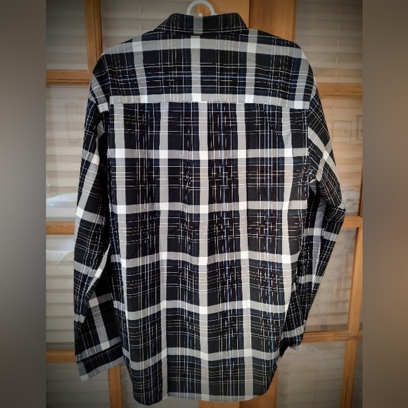 NWT Van Heusen Classic Fit Large 16-16.5 Long Sleeve Button-Down Shirt - Picture 2 of 9